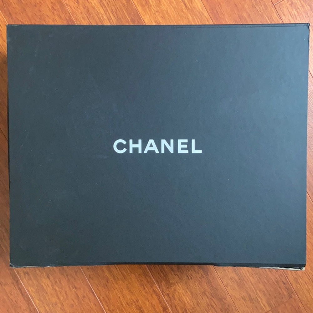 Chanel flap bag box